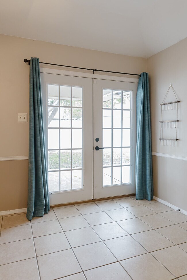 Building Photo - 1105 Gordon Blvd