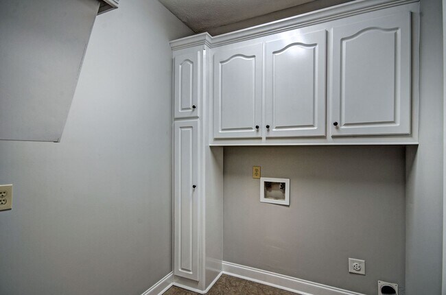 Building Photo - 123 Cedar Green Dr