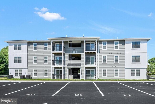 Building Photo - 1000 COLBY Ln