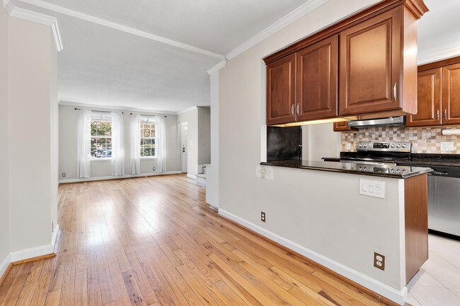 Building Photo - 3011 S Buchanan St