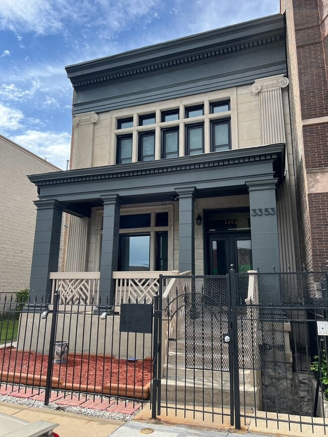 Building Photo - 3353 W Warren Blvd