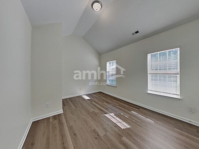 Building Photo - 8730 Royal Bluff Dr