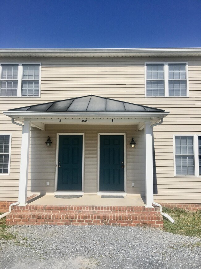 Building Photo - 2528 Old Forest Rd