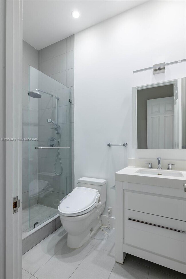 Building Photo - 6090 SW 116th St
