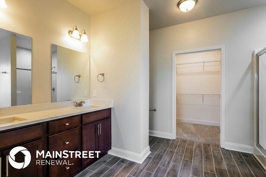 Building Photo - 1009 Ellington Dr