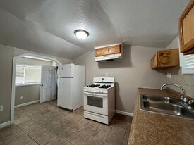 Building Photo - 283 W Pinedale Ave