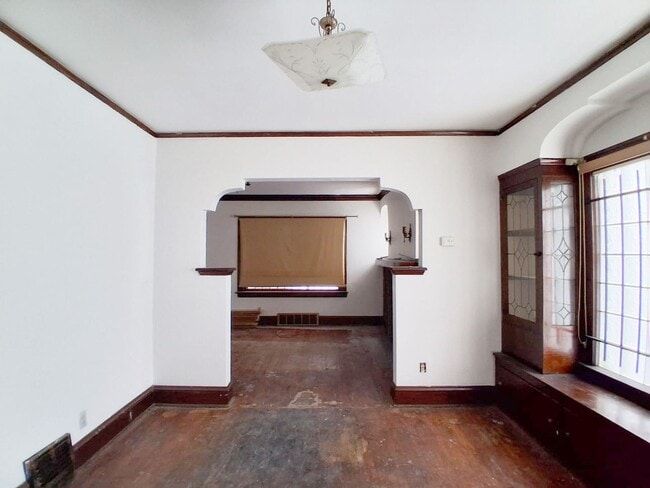 Building Photo - 4 BED, 1 BATH BEAUTIFUL SINGLE-FAMILY HOME IN CLEVELAND!