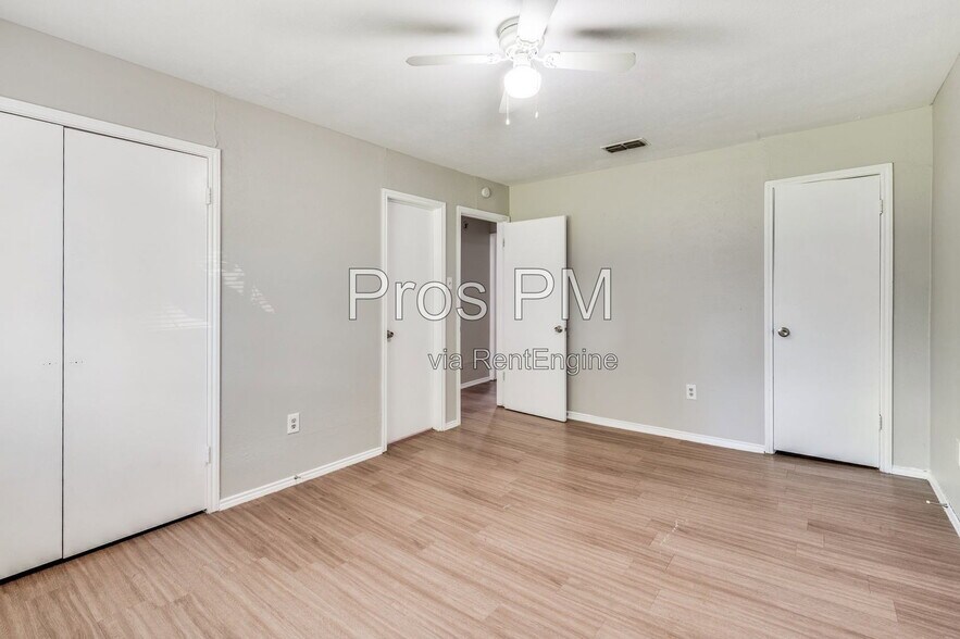 Building Photo - 2326 Newbury Dr