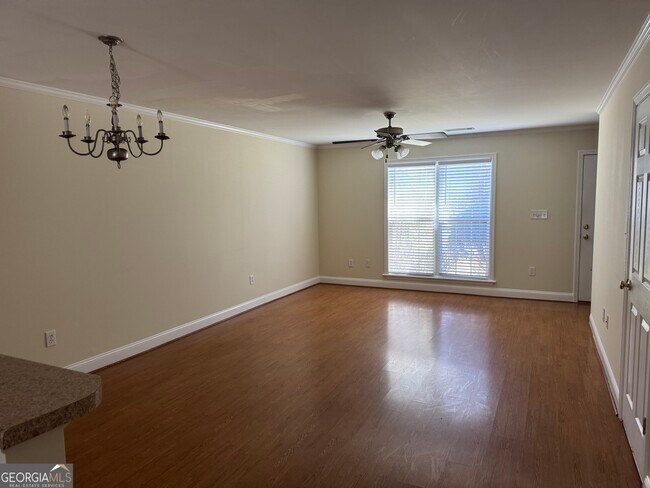 Building Photo - 135 Logmont Trace