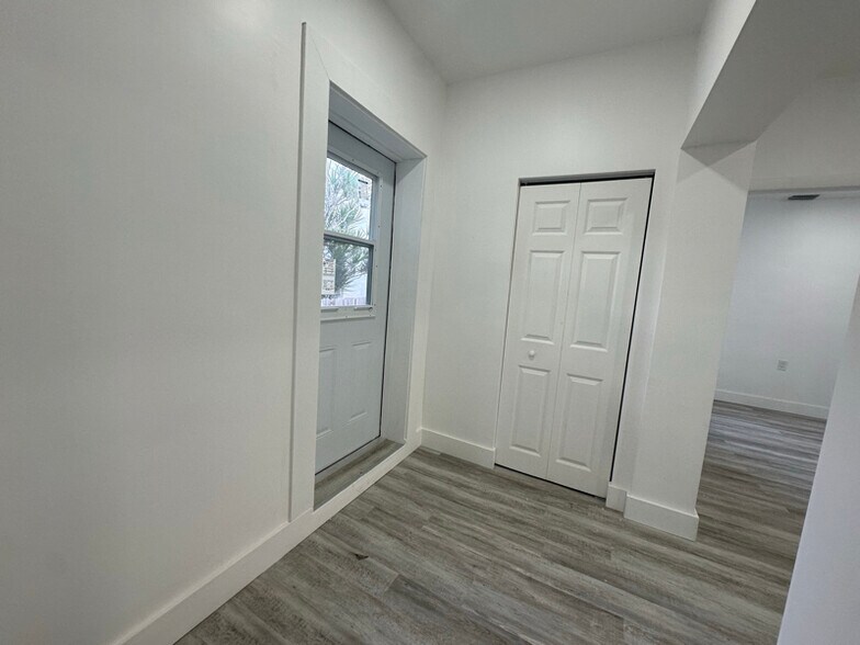 Building Photo - 901 NW 46th St