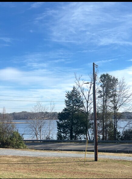 Building Photo - 611 Borders Rd