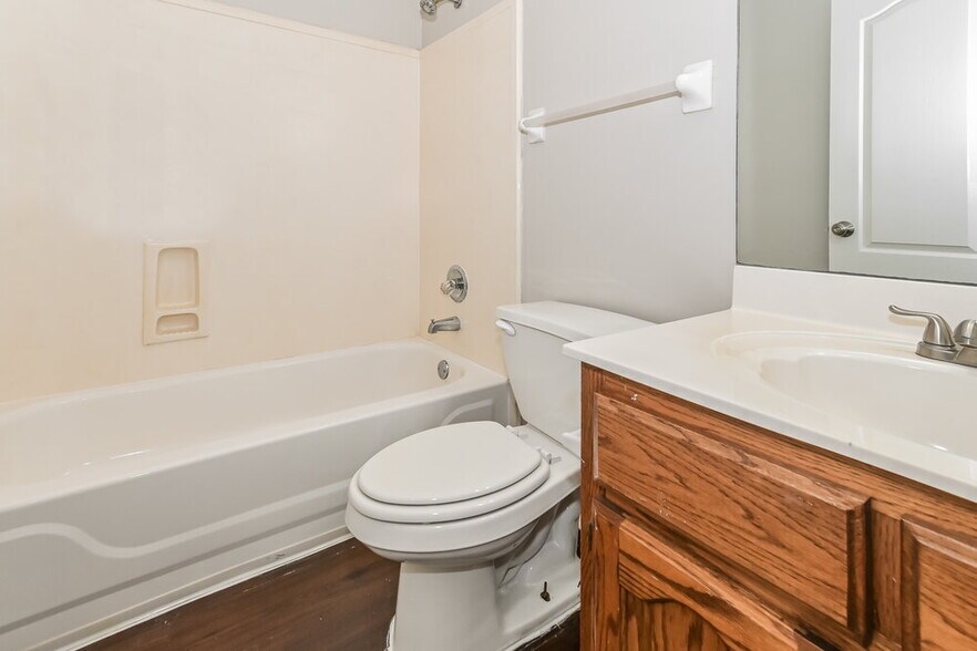 Building Photo - 7389 Ivy Trails Cove