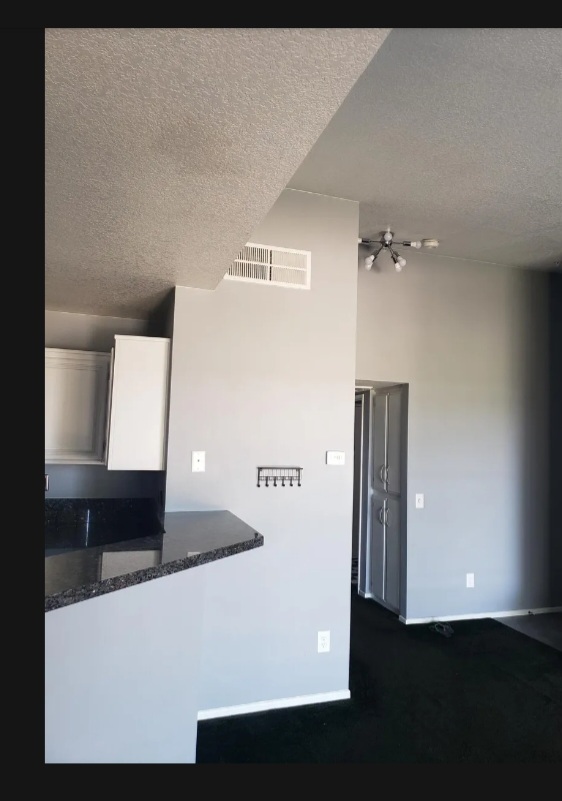 Building Photo - 2560 Avenida Del Vista