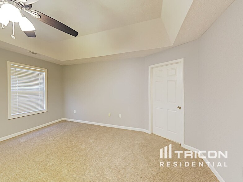 Building Photo - 6692 Villa Ct