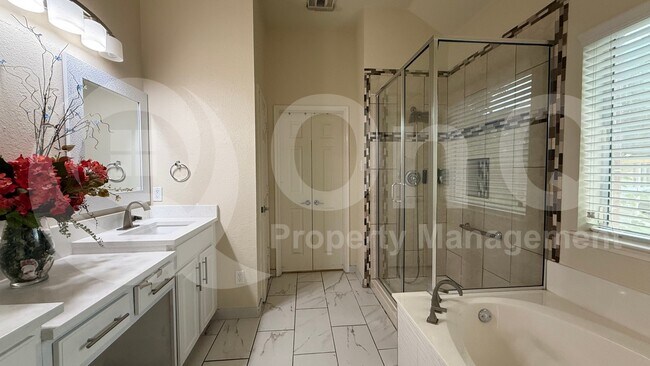 Building Photo - 9584 Park Garden Dr