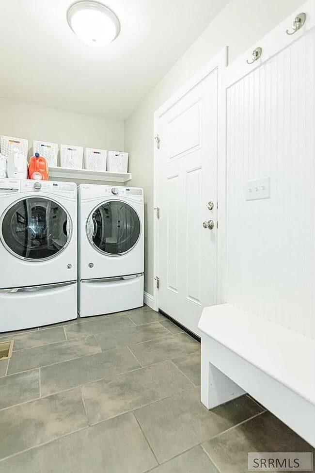 Building Photo - 3920 Flint Ave