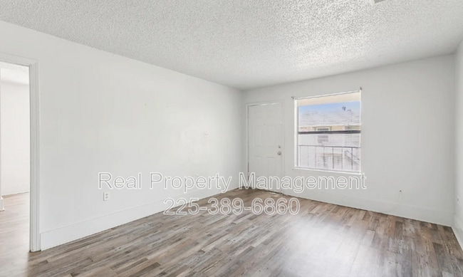 Building Photo - 1005 Shilo St