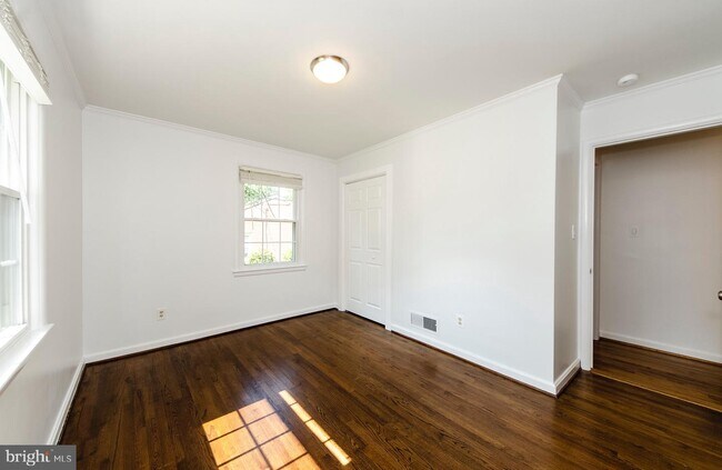 Building Photo - 628 Tazewell Rd NW