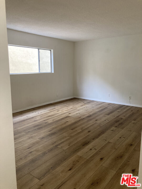 Building Photo - 1418 S Bentley Ave