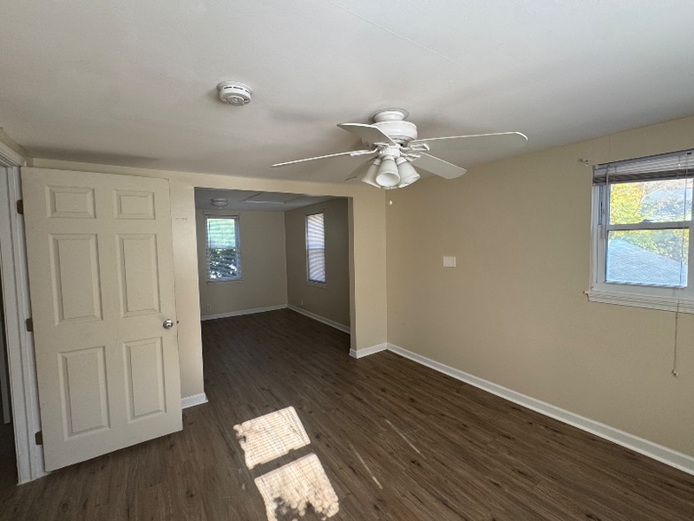 Building Photo - 8 Walnut Ave