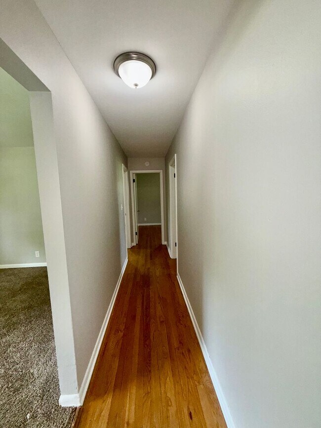 Building Photo - 209 Flintridge Dr