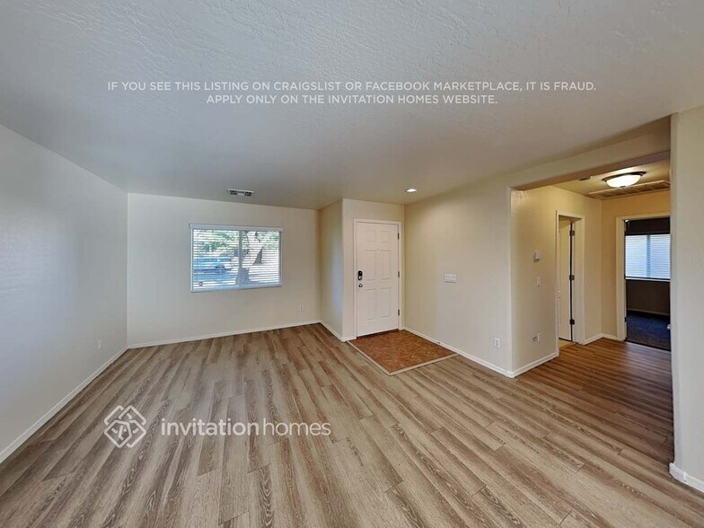 Building Photo - 10018 N 115th Dr