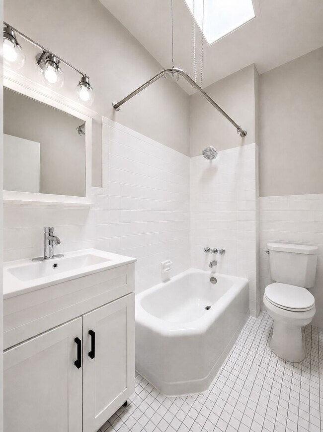 Building Photo - Move-In Ready 3BR/1BA in Elmwood — Housing Choice Vouchers Welcome