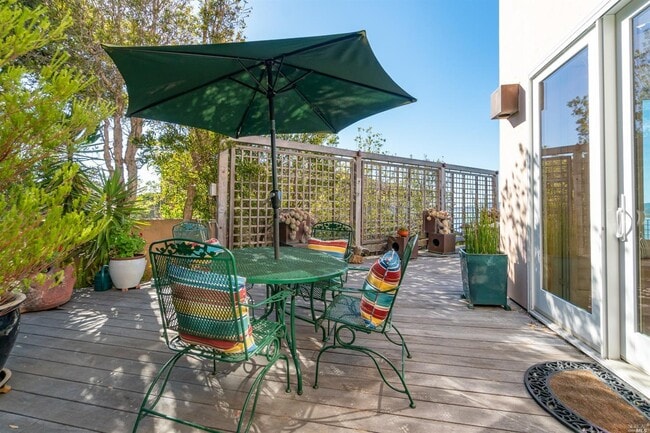 Building Photo - 245 Water St