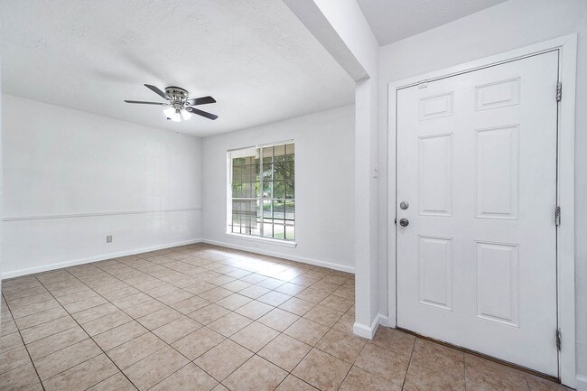 Building Photo - 13706 Towneway Dr