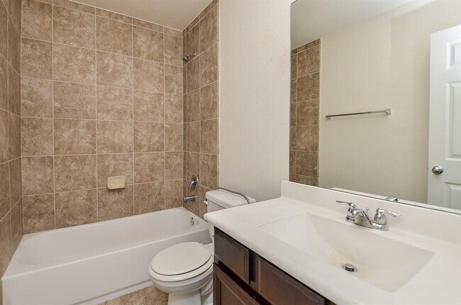 Building Photo - 20222 Stonebridge Terrace Dr
