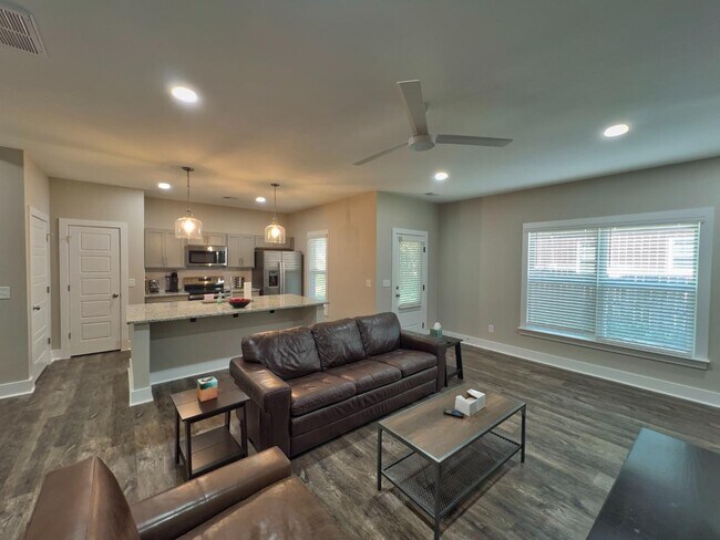 Building Photo - 3925 Overbrook Dr