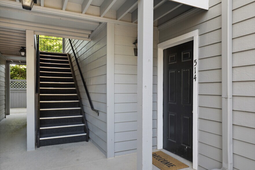 Entrance - 514 Granville Ct