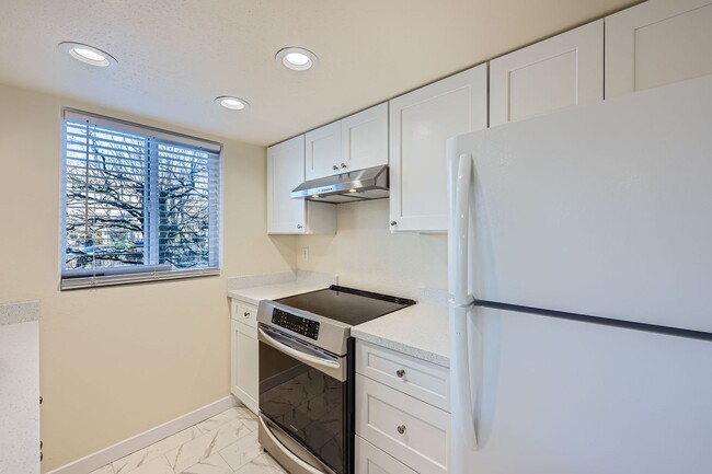 Building Photo - Charming 1 Bed 1 Bath Condo in the Heart o...