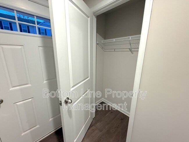 Building Photo - 7133 Capstan Ter