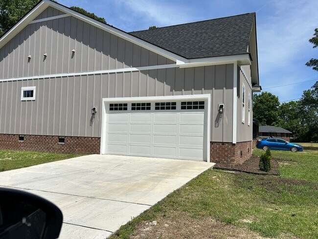 Building Photo - Stunning 3 bedroom 2.5 Bath Home for Rent - Built 2024