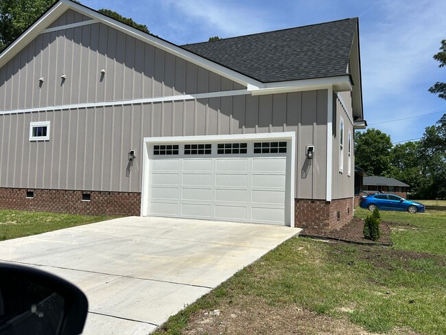 Building Photo - Stunning New Build 3 bedroom 2.5 Bath Home...