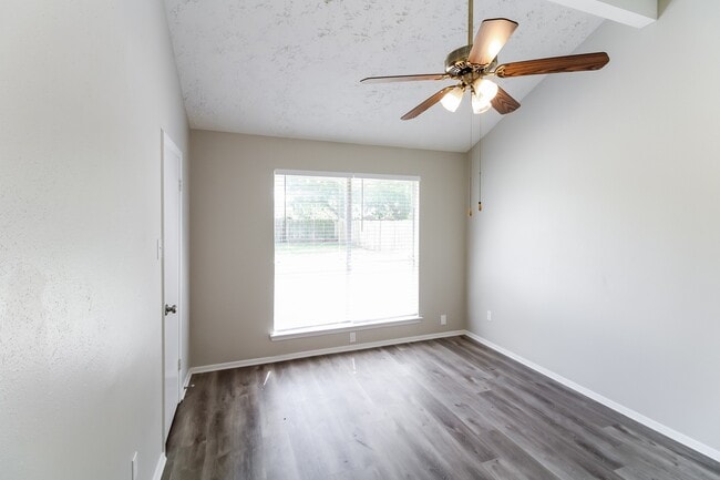 Building Photo - 3819 Old Post Rd