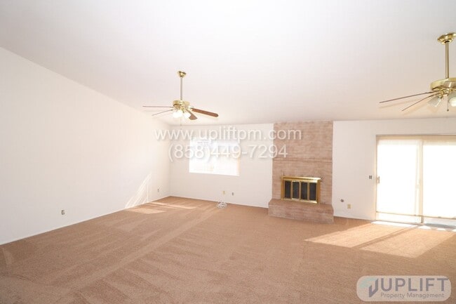 Building Photo - 3 Bed, 2 Bath Home w/ Central HVAC, 2 Car ...