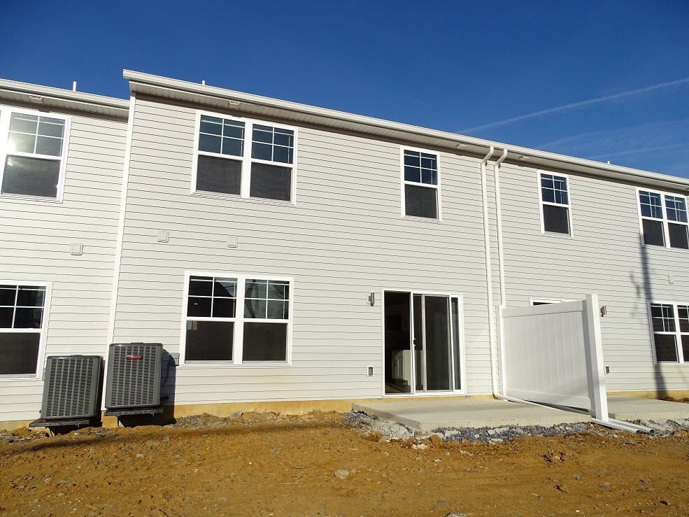 Building Photo - 19 Cobblestone Ct