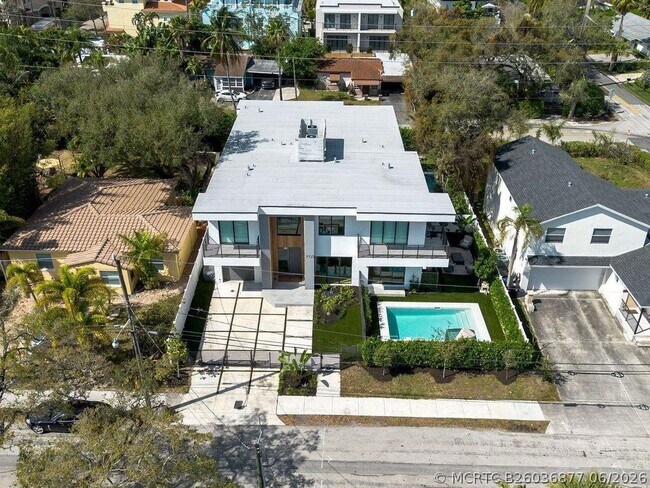 Building Photo - 705 SW 8th Terrace