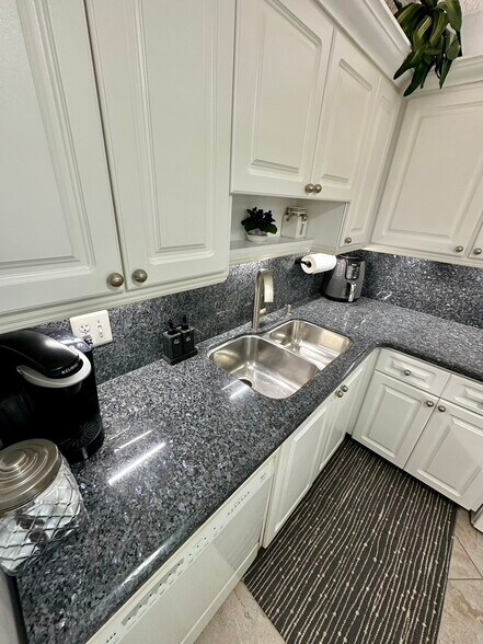 Fully Stocked Kitchen - 933 Cypress Grove Dr