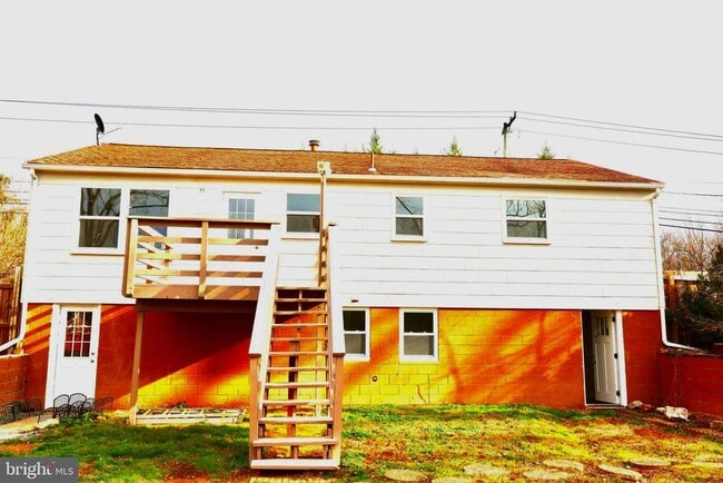 Building Photo - 147 Deacon Rd