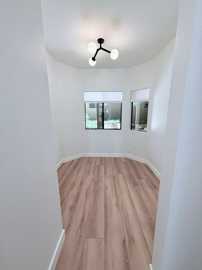 Breakfast nook - 14572 Dickens St