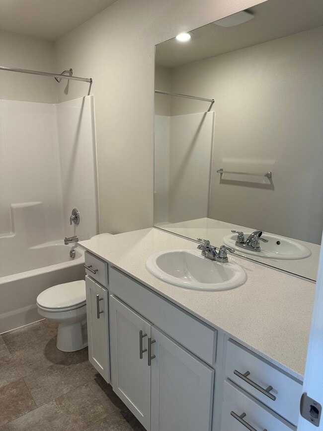 Building Photo - Newer 4 bedroom 2.5 bathroom house!