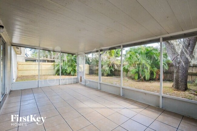 Building Photo - 3414 Cove Ct W