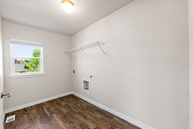 Building Photo - Modern 4-Bedroom Yelm Home with Covered Patio, Outdoor Fireplace & Office/Flex Space!