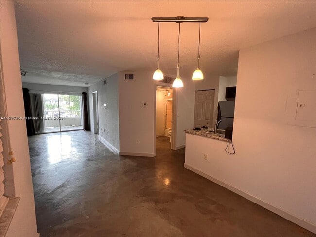 Building Photo - 2890 N Oakland Forest Dr