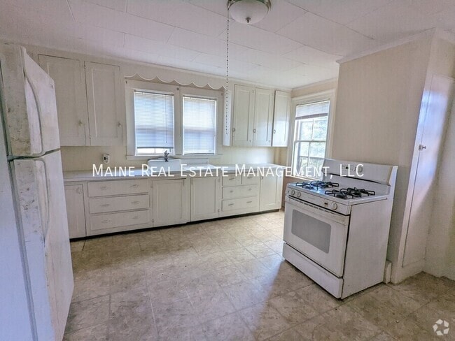 Building Photo - 12-16 5th St