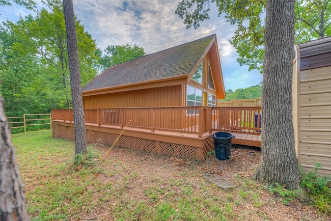 Building Photo - 144 Little John Dr