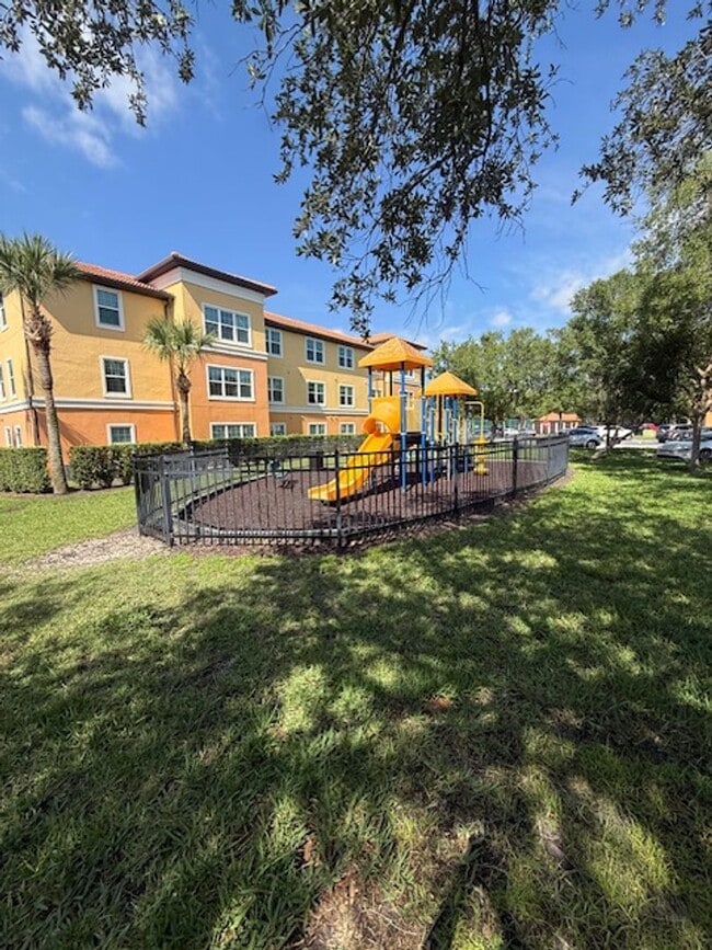Building Photo - Furnished Resort Style Condo with Lake View